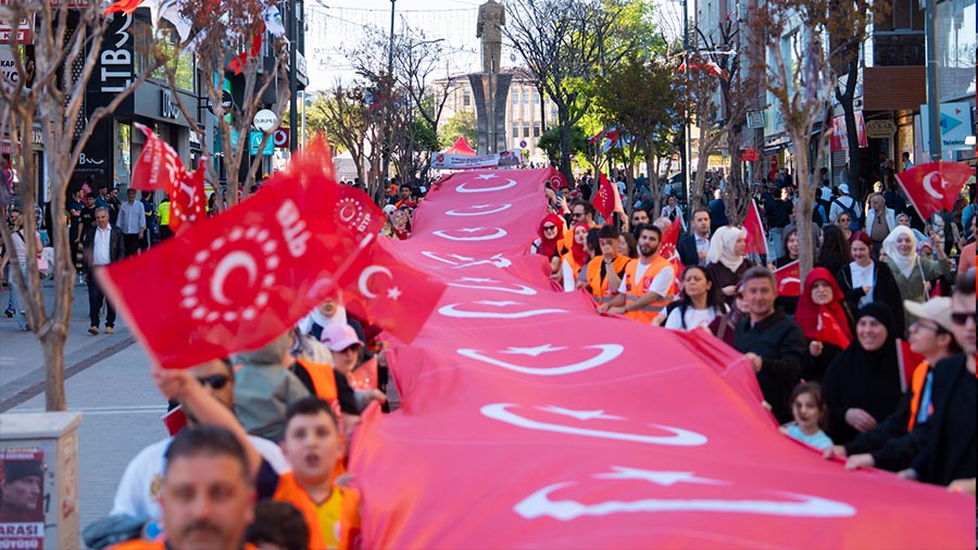 BTP'den Avcılar’da dev Türk bayraklı kortej…